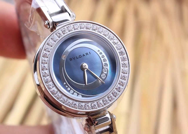 ブルガリ時計正面デザイン